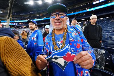 Toronto Blue Jays fans hoping to see 2-game lead in World Series