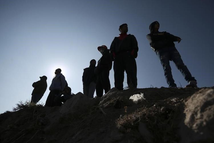 After court setback, migrants cling to hopes of reaching US