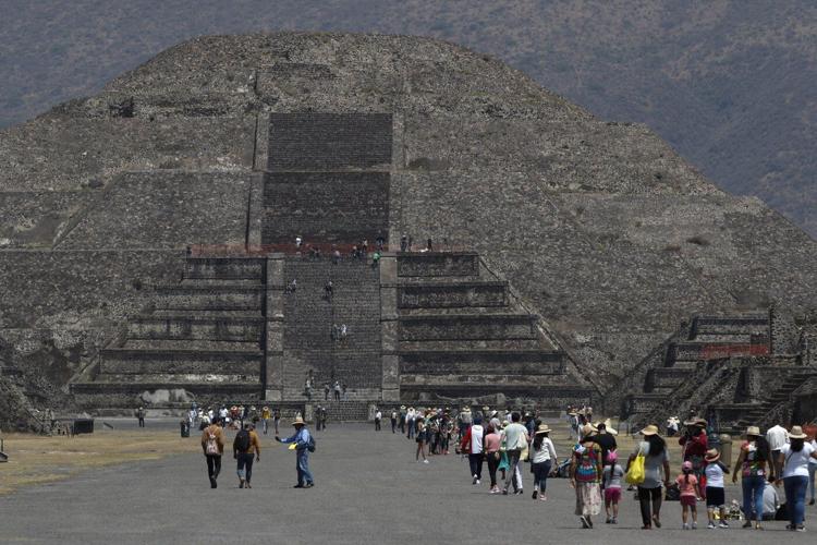 Gunman at pyramids north of Mexico City kills Canadian tourist, injures 6 others