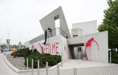 ɫֱ Holocaust Monument vandalized with 'FEED ME' written in red paint
