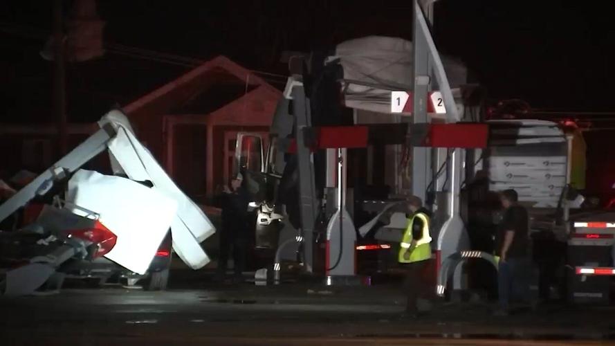 2 killed and homes damaged after tornadoes tear through Illinois and Indiana, more storms moving in
