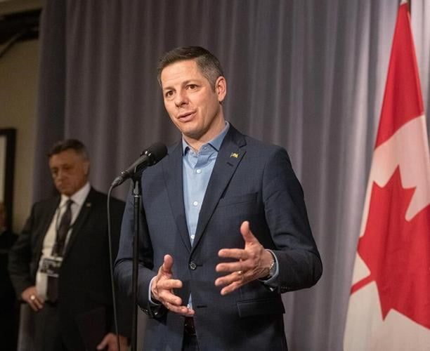 Scott Gillingham elected Winnipeg mayor in close race with Glen Murray