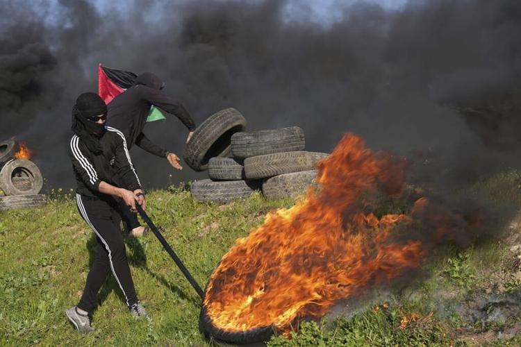 10 Palestinians killed, scores hurt in Israel West Bank raid