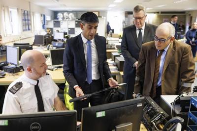 Rise in UK knife attacks leads to a crackdown and stokes public anxiety