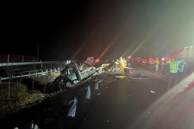 3 dead following crash between bus and truck in Virginia
