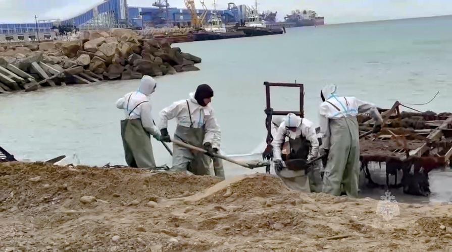 Russia forms an emergency task force as Kerch Strait oil spill continues to spread