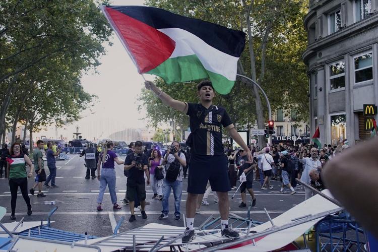 Final stage of Spanish Vuelta cycling race cut short after pro-Palestinian protesters strike again
