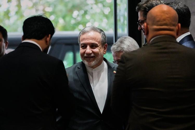 Iran attacks Bahrain and Kuwait following US strikes and threatens to halt talks