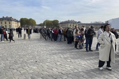 3 French airports, Palace of Versailles evacuated in latest security alerts