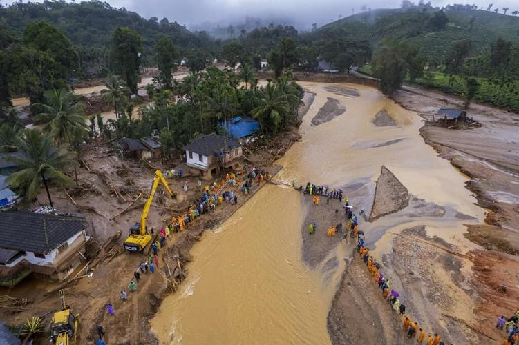 Rescuers search through mud and debris as deaths rise to 151 in landslides in southern India