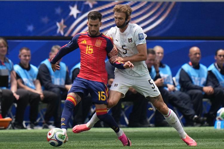 Mikel Oyarzabal's 2 goals send dominant Spain past Austria 3-0 and into round of 16 at the World Cup