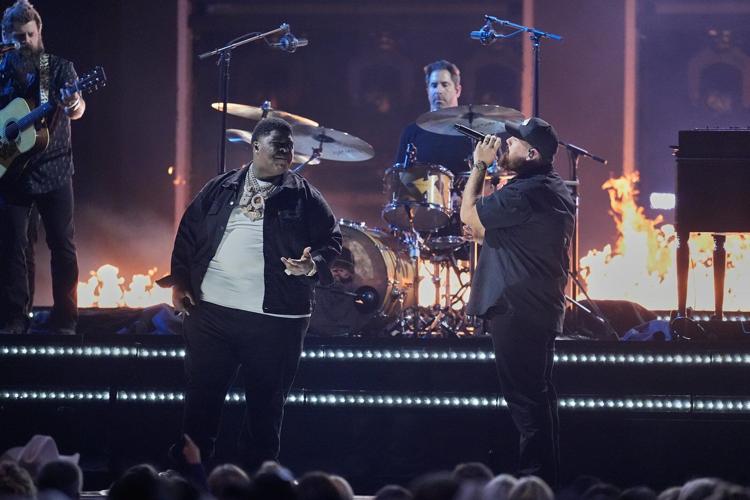 Lainey Wilson wins entertainer of the year at 2025 CMA Awards