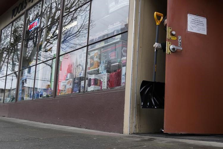 A frigid spell hits the Northwest as storm forecast cancels flights and classes across the US