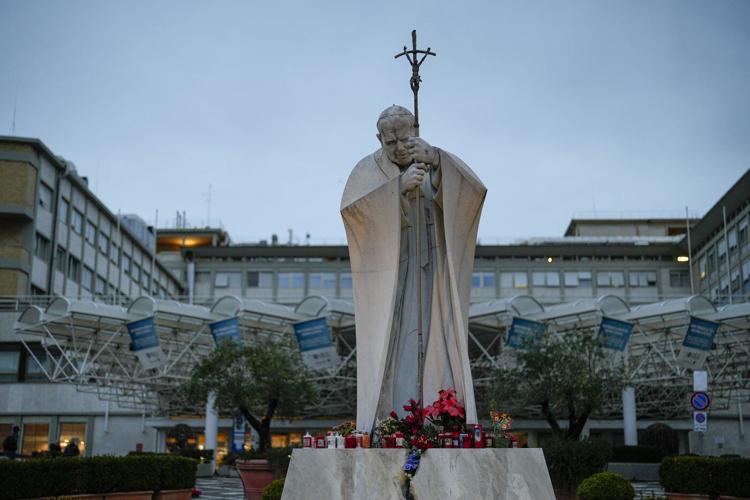 Doctors order 'absolute rest' for Pope Francis while he's being treated for a respiratory infection