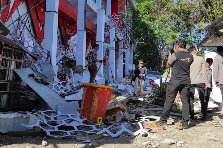 Earthquake in Indonesia kills at least 1 person and sets off small tsunami
