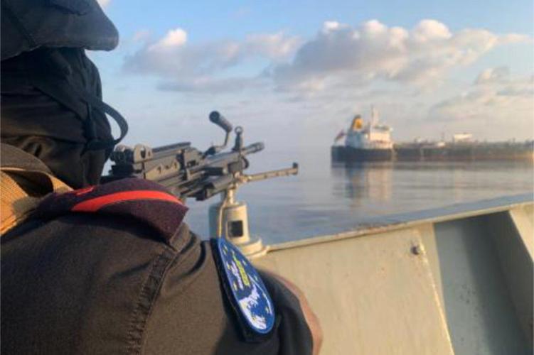 European Union vessel reaches ship raided by pirates off Somalia; all 24 crew on board safe