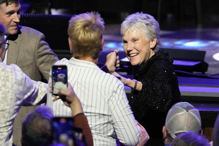 As Nashville toasts Anne Murray, stars call for Country Music Hall of Fame induction