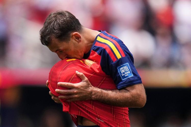 Mikel Oyarzabal's 2 goals send dominant Spain past Austria 3-0 and into round of 16 at the World Cup
