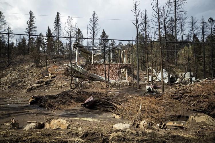Team combs fire-ravaged New Mexico community for remains of the missing