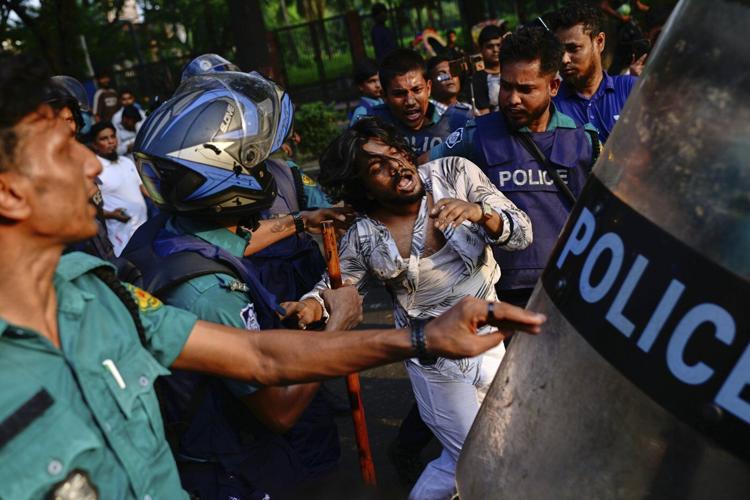 Bangladesh students protest after air force jet crash into school kills 31