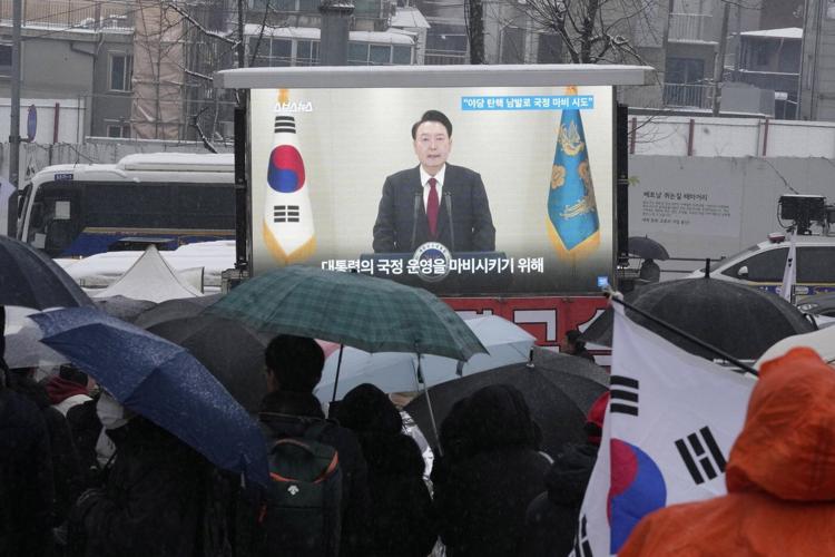 South Korean anti-corruption agency asks police to take over efforts to detain impeached Yoon
