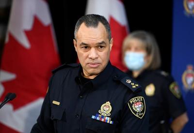 Former Ottawa police boss defends not asking another force to take control of protest