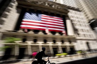 Stock market today: Wall Street ends mixed, still marks another winning week
