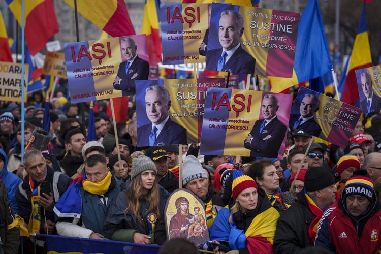 Tens of thousands of anti-government protesters hold rally ahead of Romania's election rerun
