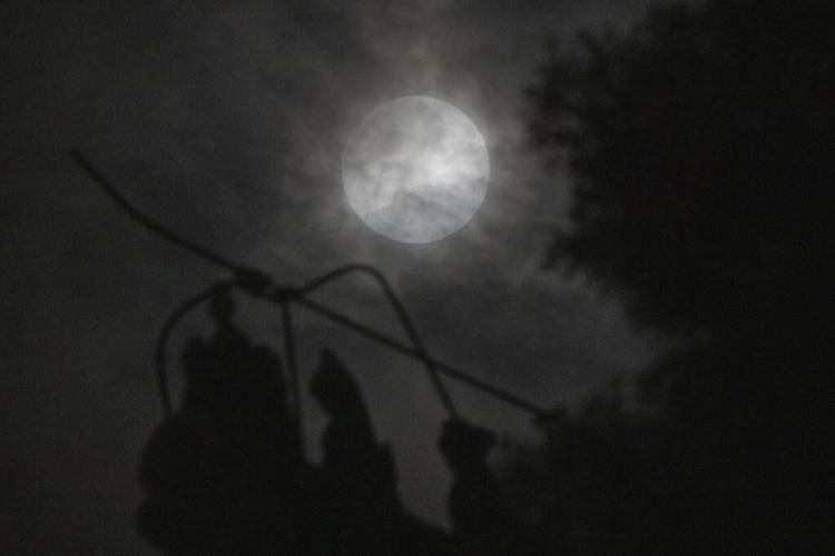 1st lunar eclipse of 2023 dims full moon ever so slightly