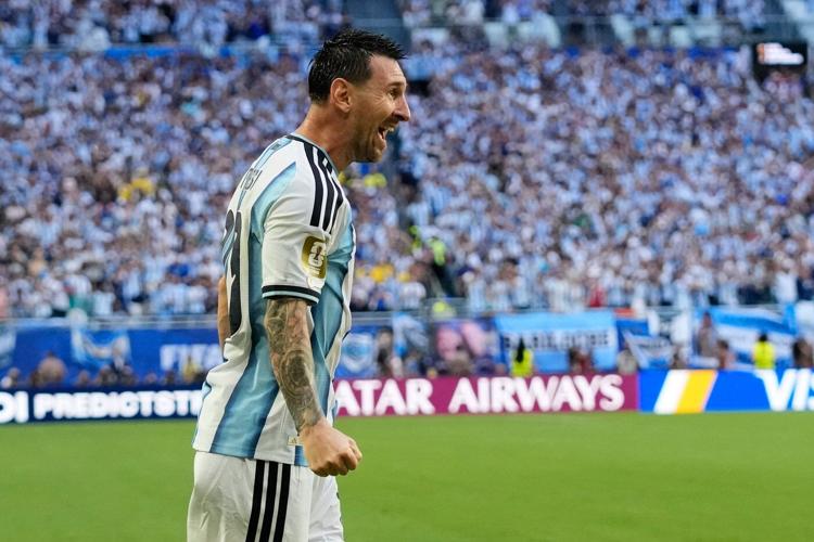 Lionel Messi scores 20th World Cup goal, extends streak to 8 games and takes Golden Boot lead