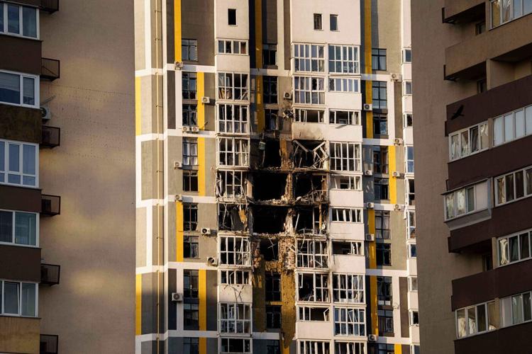 Russia's massive attack on Kyiv kills 4, injures 27