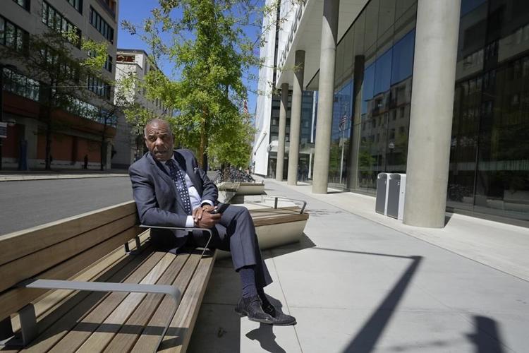 Police: After shootings, man threatened California Capitol