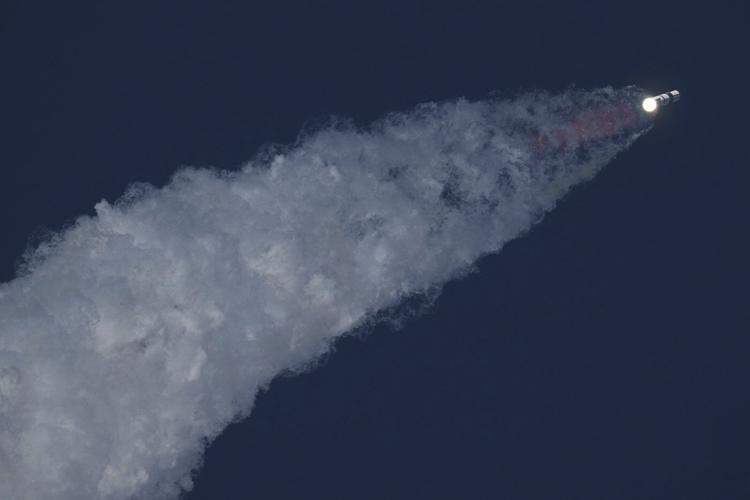 Latest launch of SpaceX's Starship deploys 8 dummy satellites, then splashes down into Indian Ocean