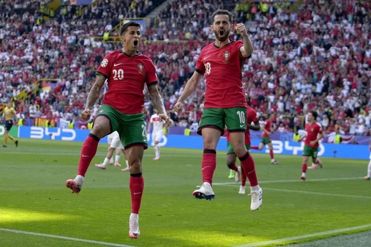 No goals but selfies for Ronaldo in Portugal's chaotic 3-0 win over Turkey at Euro 2024