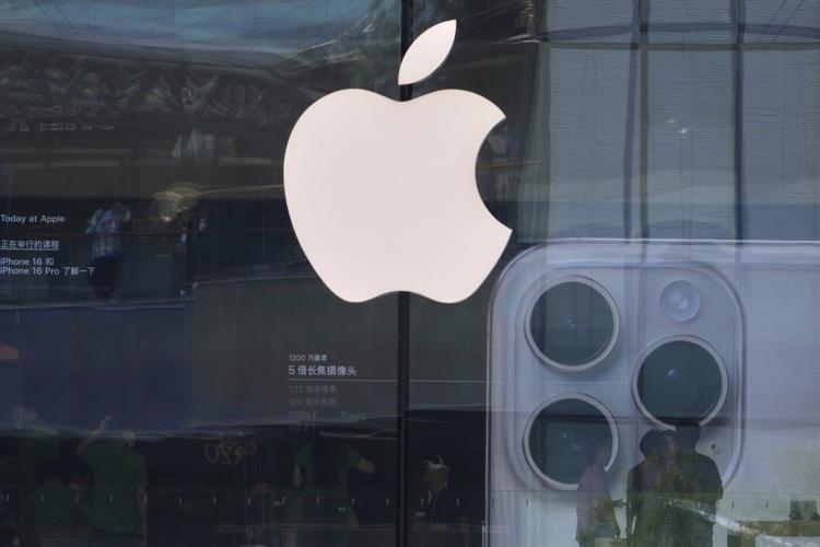 Apple has had few incentives in the past to start making iPhones in US