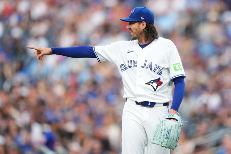Gausman's game soars back, Guerrero struggles due to sore back