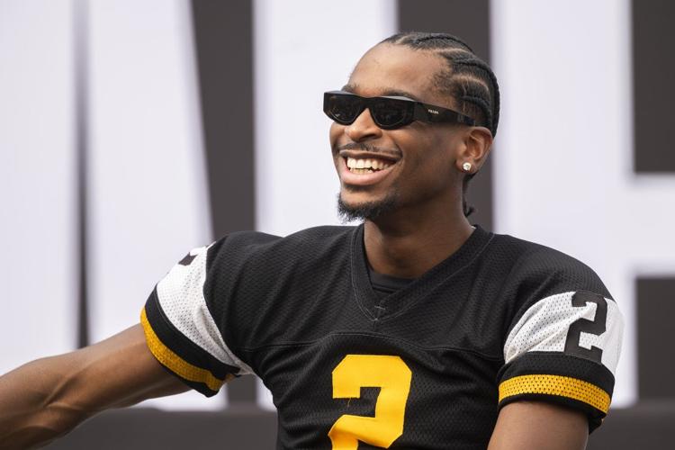 Hamilton presents NBA superstar Shai Gilgeous-Alexander key to city at rally