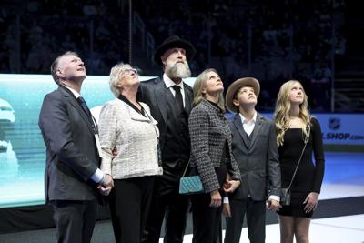 San Jose Sharks retire Joe Thornton's No. 19 jersey in emotional ceremony