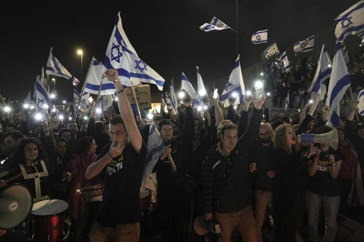 Opposition to Netanyahu's legal plan mounts after protests