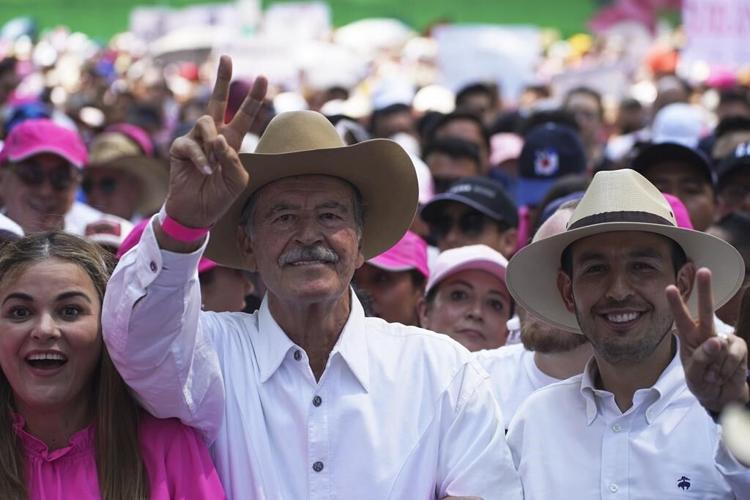 Massive turnout in defense of Mexico's electoral authority