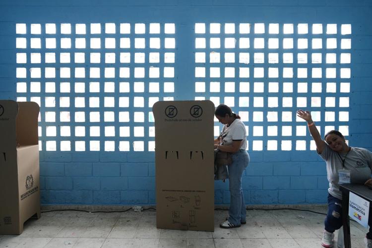Colombians vote in a presidential runoff that pits an outsider against a progressive