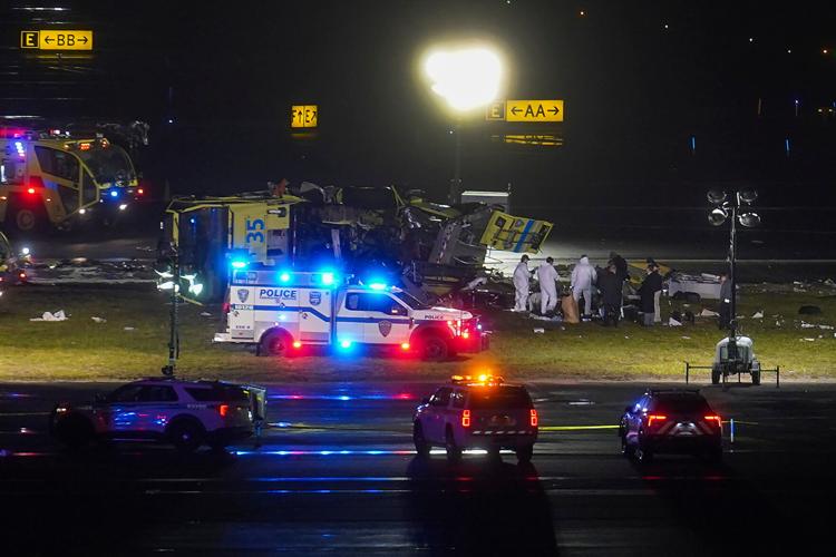 Photo-Gallery-NY-Air-Canada-Crash 10