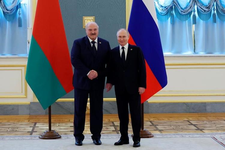 Putin, Lukashenko hold talks on defense, economic ties