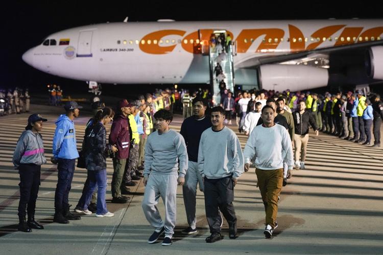 Trump asks Supreme Court for permission to resume deporting Venezuelan migrants under wartime law