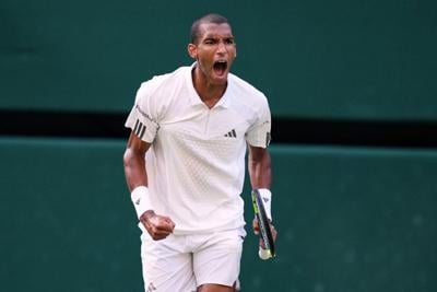 Auger-Aliassime returns from injury with win over Tsitsipas in Cincinnati
