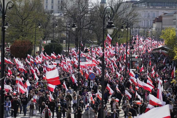 Poles celebrate coronation of 1st king at march supporting conservative presidential candidate