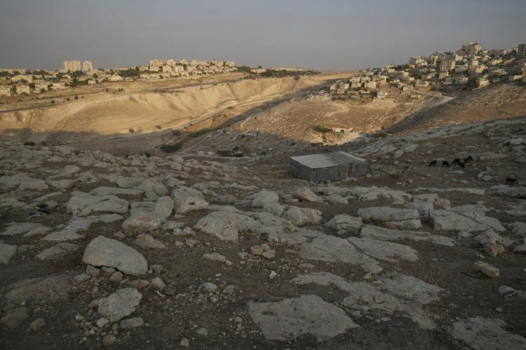 Israel approves settlement project that could divide the West Bank