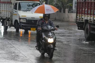 Collapsing billboard kills 3 and hurts 59 in heavy rains in Mumbai. Scores might be trapped
