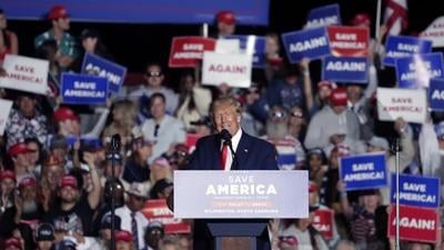 On U.S. campaign trail and beyond, Trump's familiar silhouette proving inescapable