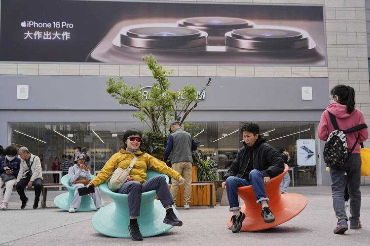 Apple has few incentives to start making iPhones in US, despite Trump's trade war with China